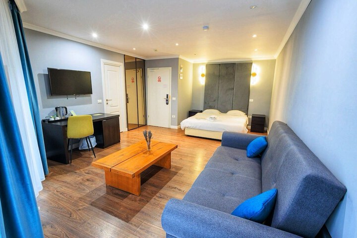 Room 13 of 25