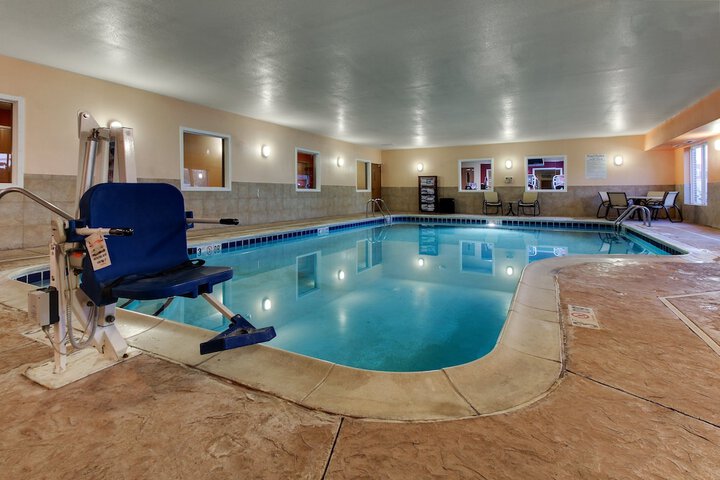 Pool 41 of 77