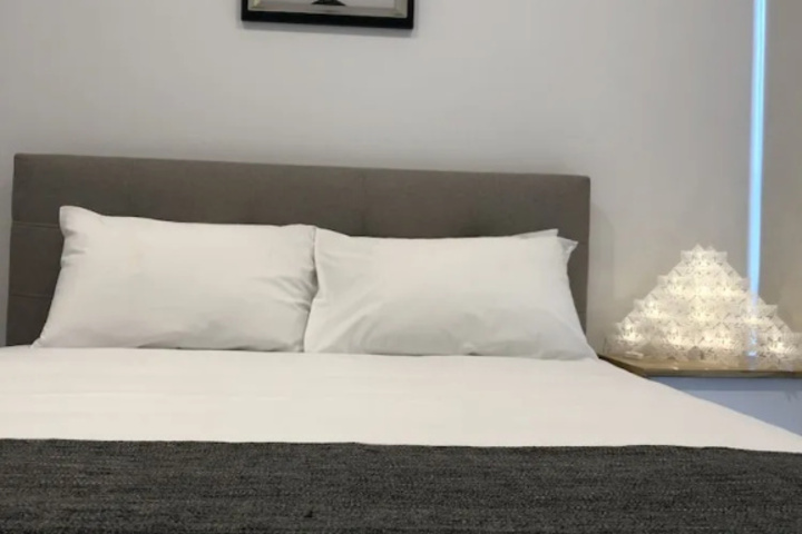 Room 6 of 16