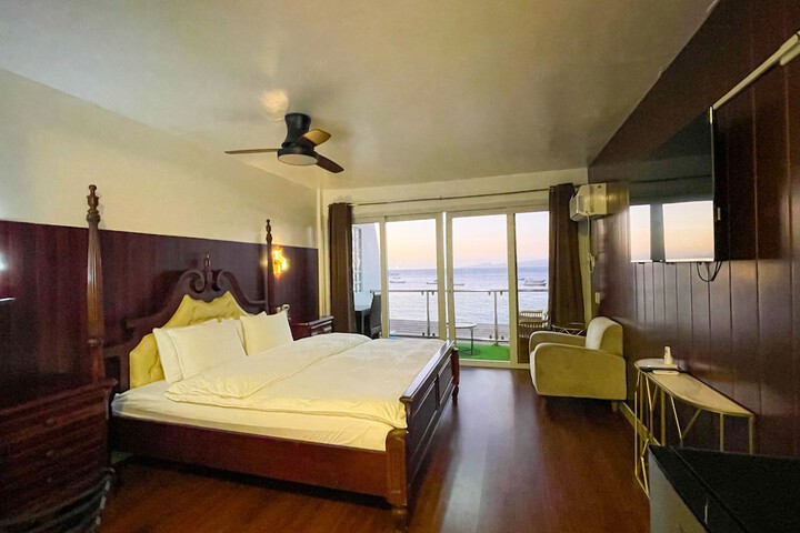 Room 2 of 80