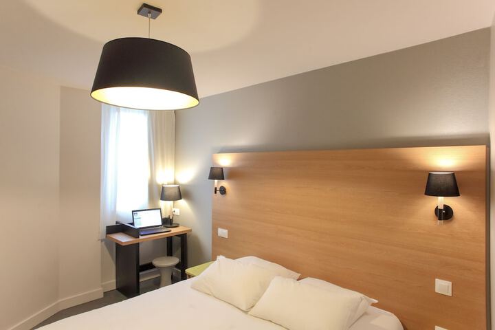 Room 10 of 40