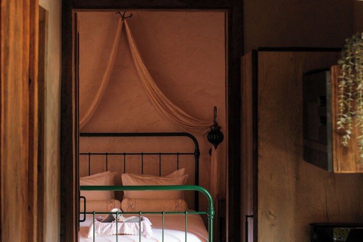 Room 27 of 99