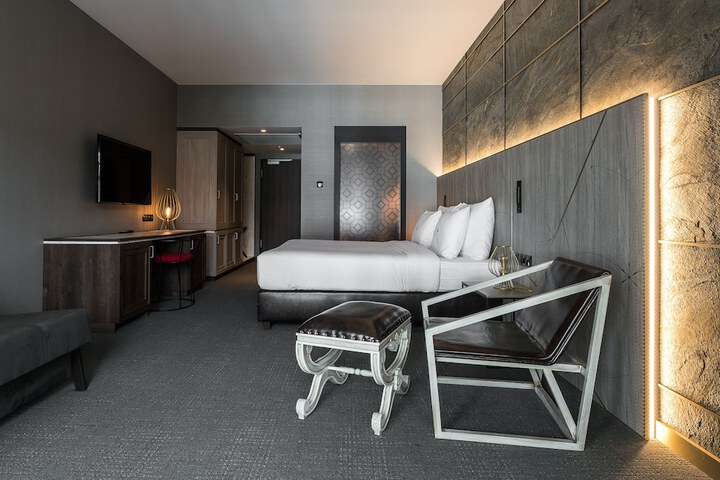Room 13 of 49