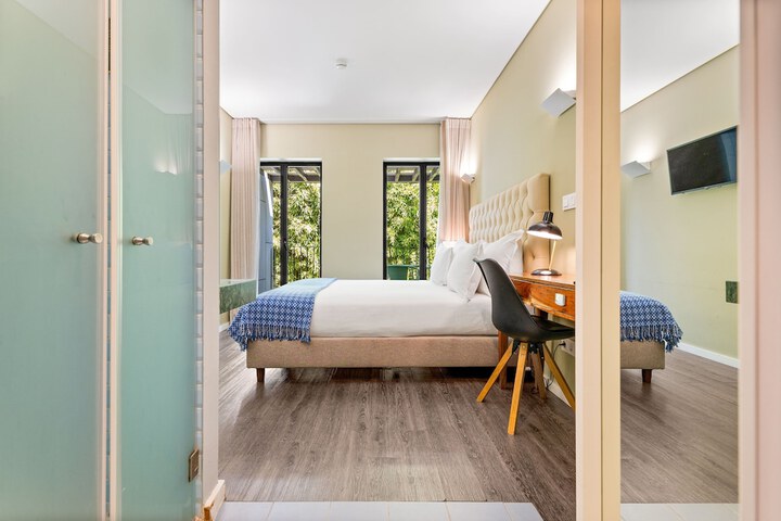 Room 10 of 50