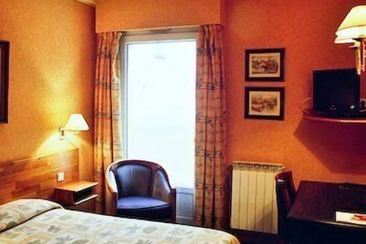 Room 8 of 39