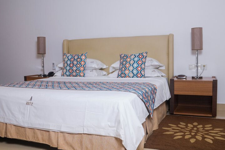 Room 33 of 68