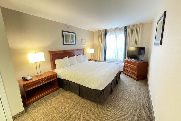 1 King Bed (5 of 31)
