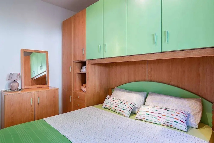 Room 4 of 14