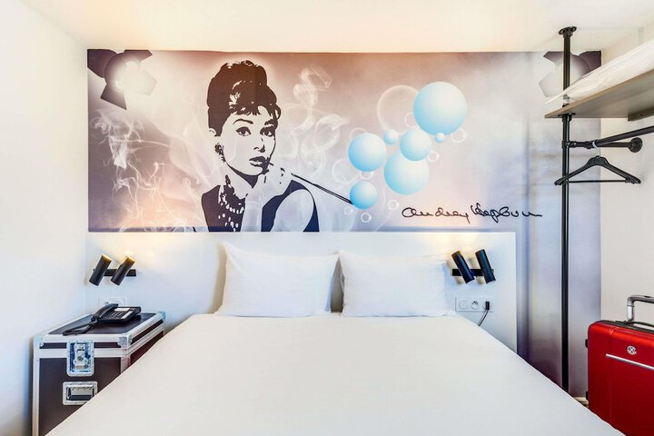Room 8 of 42