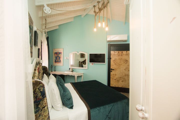 Room 7 of 37