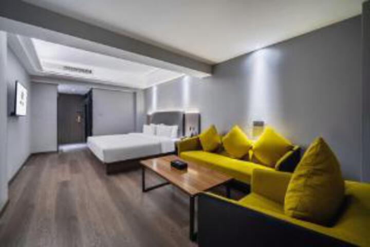 Room 14 of 15