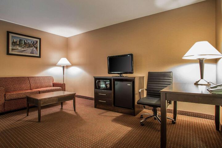 1 King Bed (1 of 15)