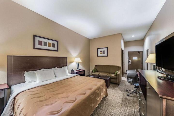 1 King Bed (1 of 12)