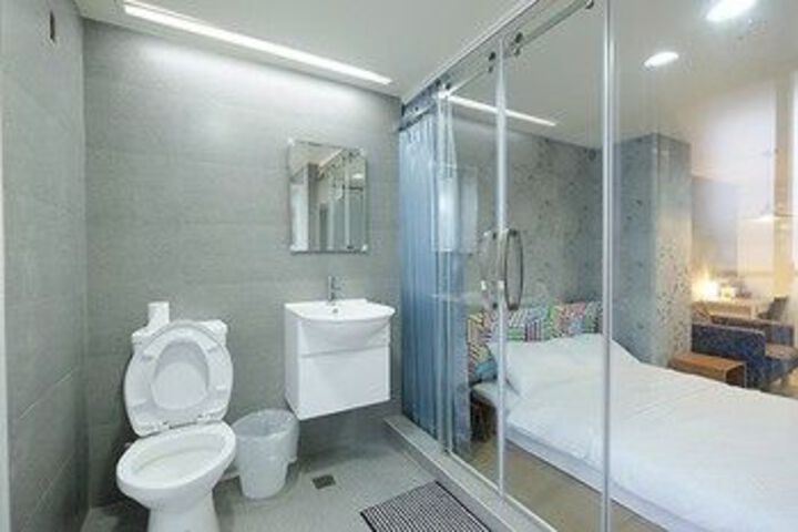 Room 4 of 19