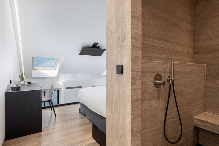Room 19 of 62