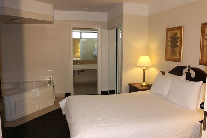 Room 6 of 24