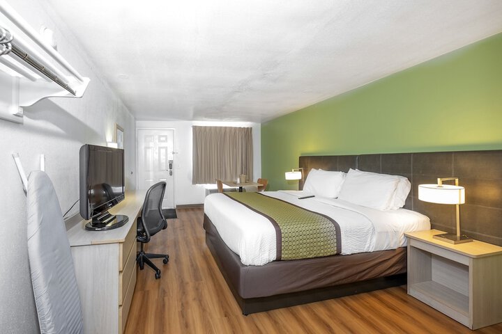 1 King Bed (5 of 6)