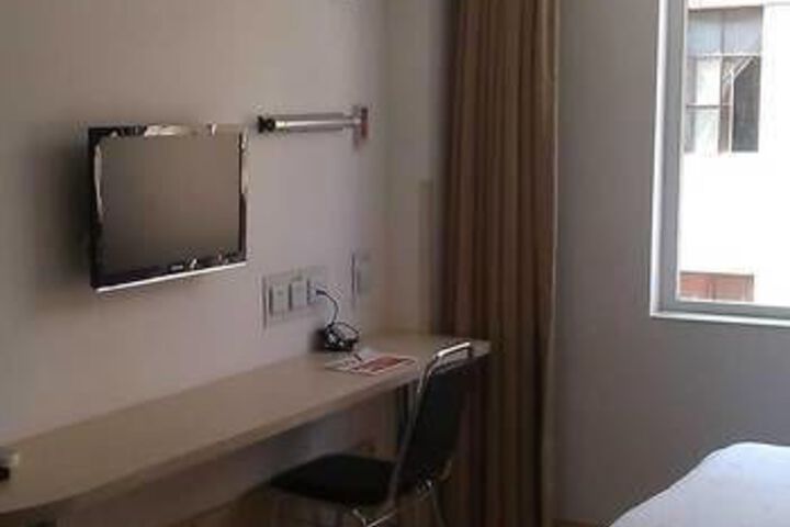Room 2 of 7