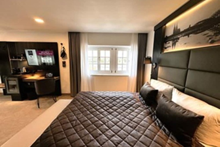Room 110 of 194