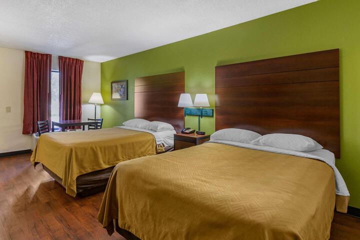 2 Double Beds (6 of 10)