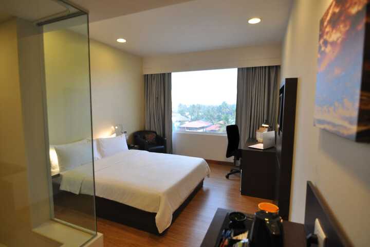Room 3 of 33