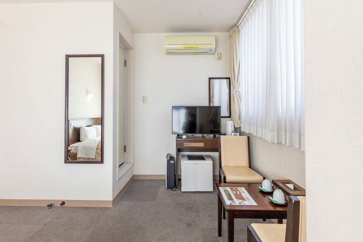 Room 15 of 77