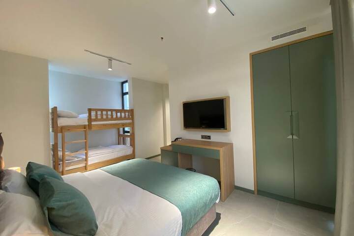 Room 42 of 62