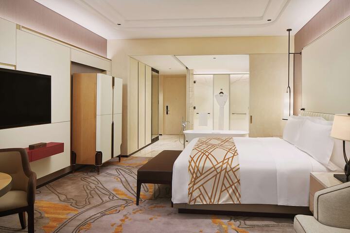 Room 44 of 104