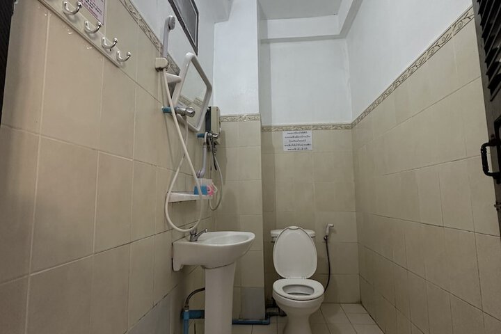 Room 9 of 12