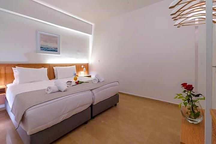 Room 14 of 20