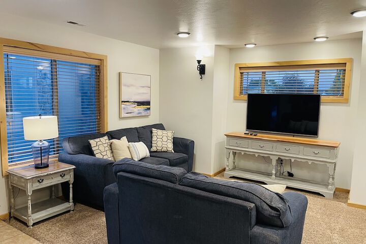 Lounge 273 of 426
