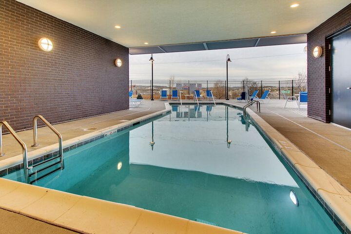 Indoor/outdoor pool