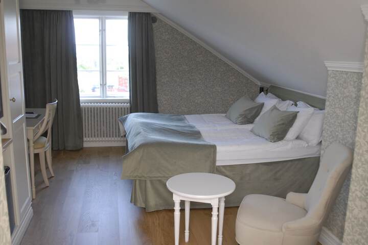Room 9 of 51