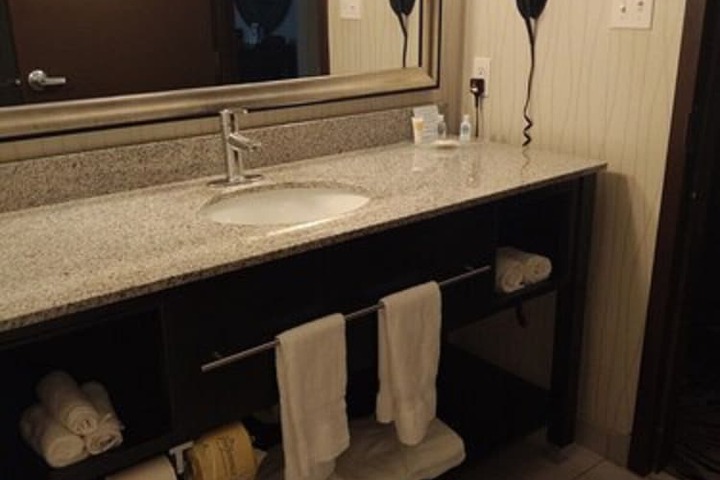 Suite 2 Queen Beds (12 of 25)