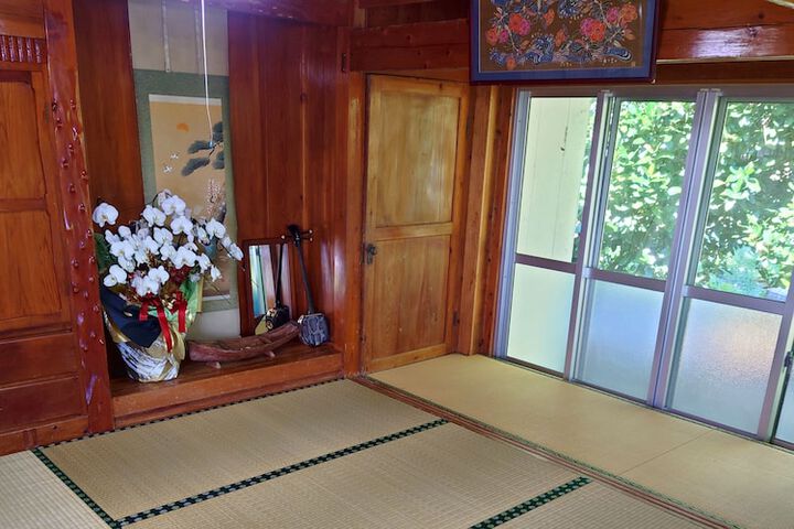 Room 6 of 25