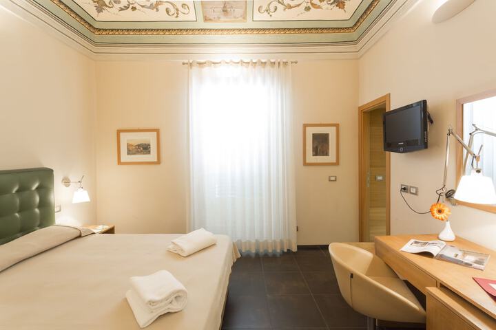 Room 20 of 106