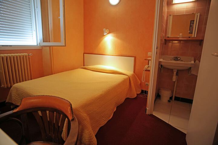 Room 5 of 20