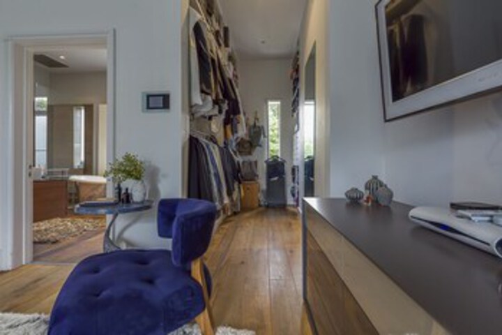 Room 29 of 35