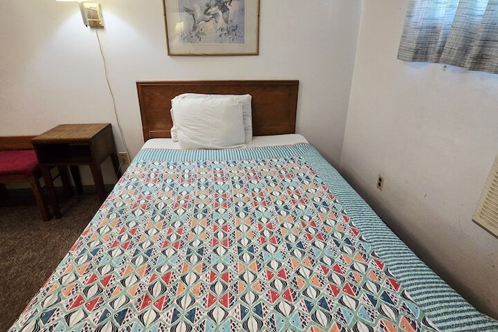 Room 32 of 66