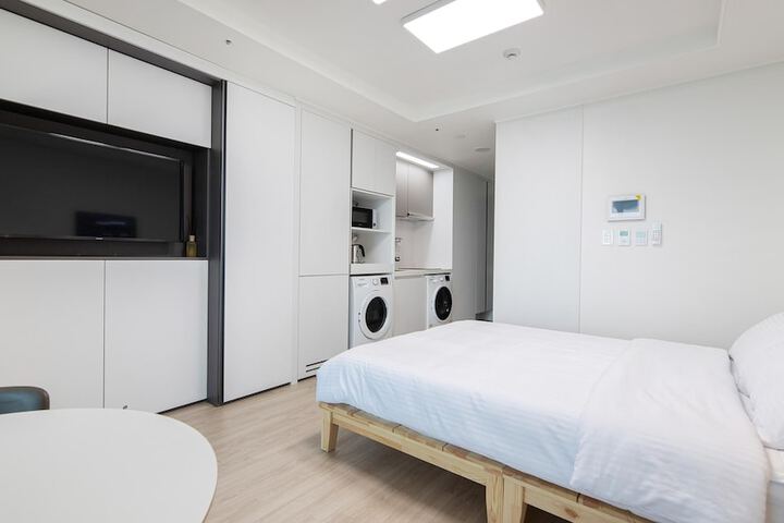 Room 413 of 640