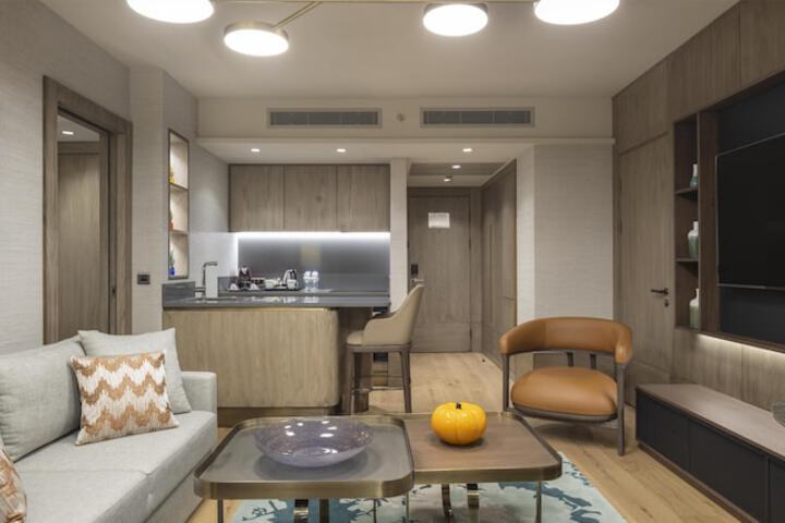Room 45 of 243