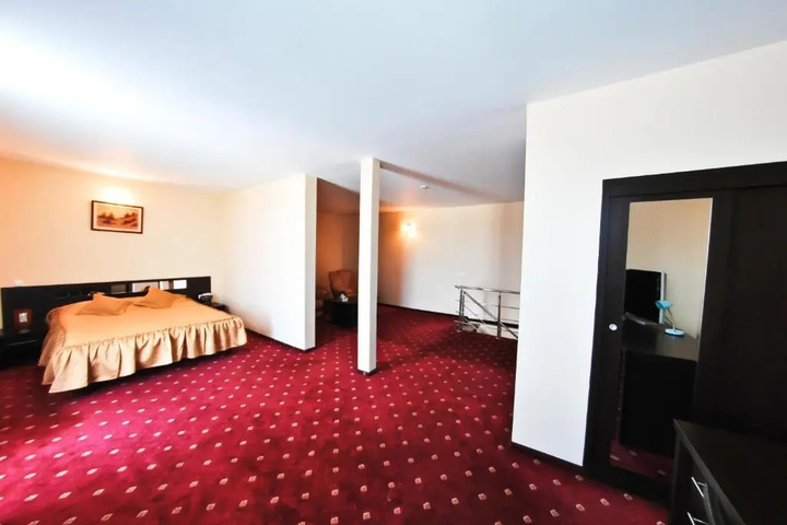 Room 3 of 10