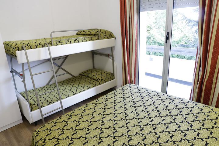 Room 8 of 28
