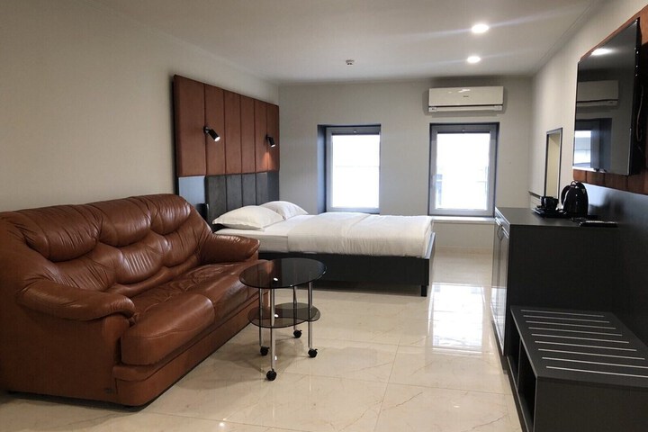Room 43 of 100