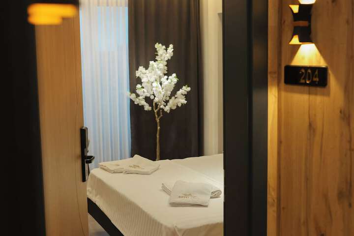 Room 9 of 42