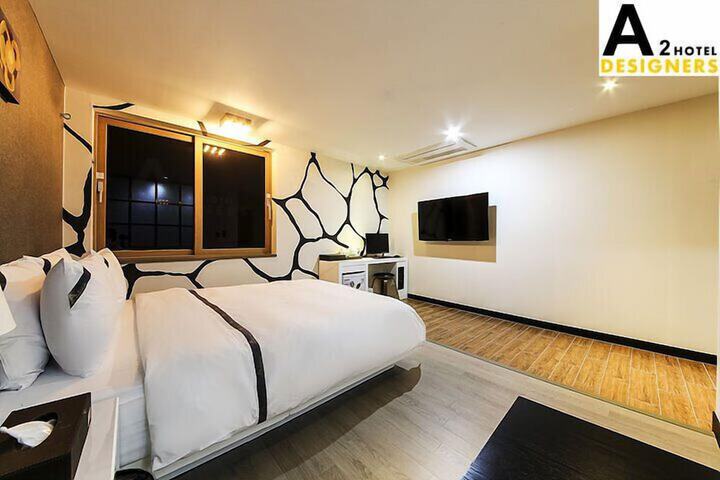 Room 5 of 43