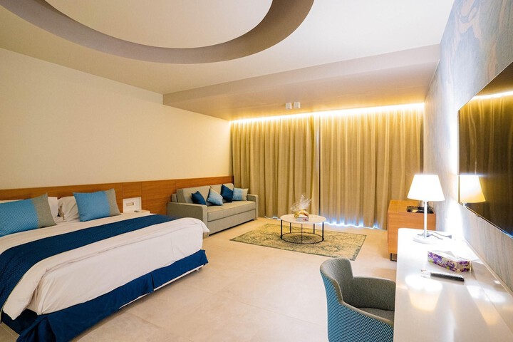 Room 28 of 163