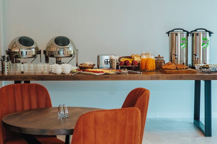 Breakfast/Coffee Service 38 of 62