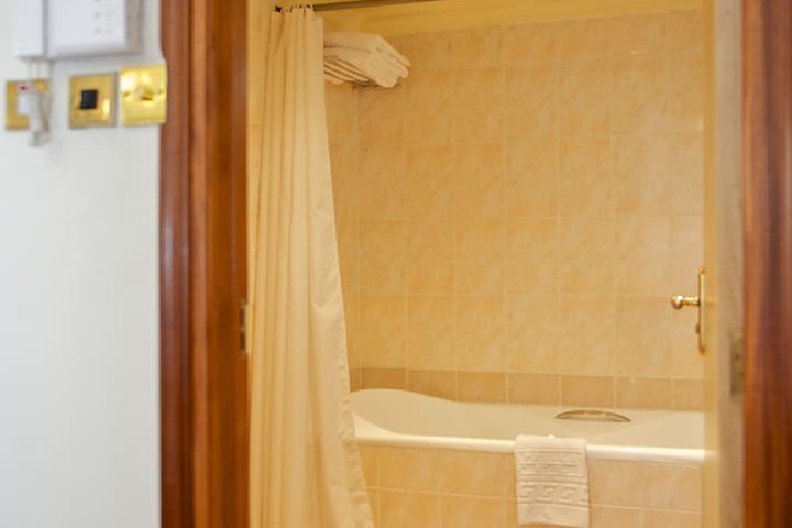 Room 100 of 174