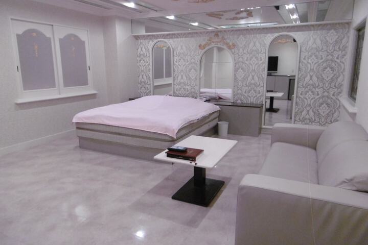Room 6 of 31